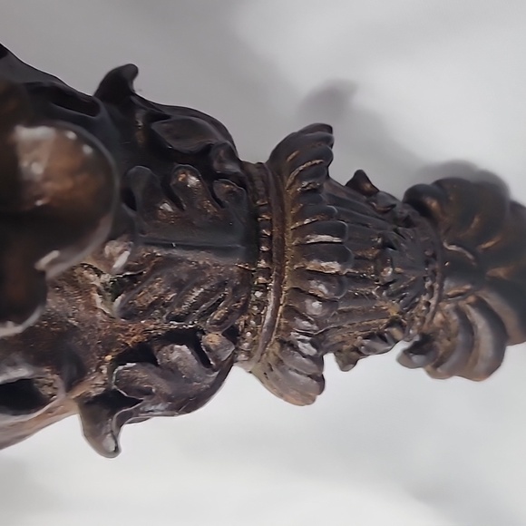 Vintage Wall Sconce Leaf Pattern Heavy Dark Wood Look - Picture 7 of 10